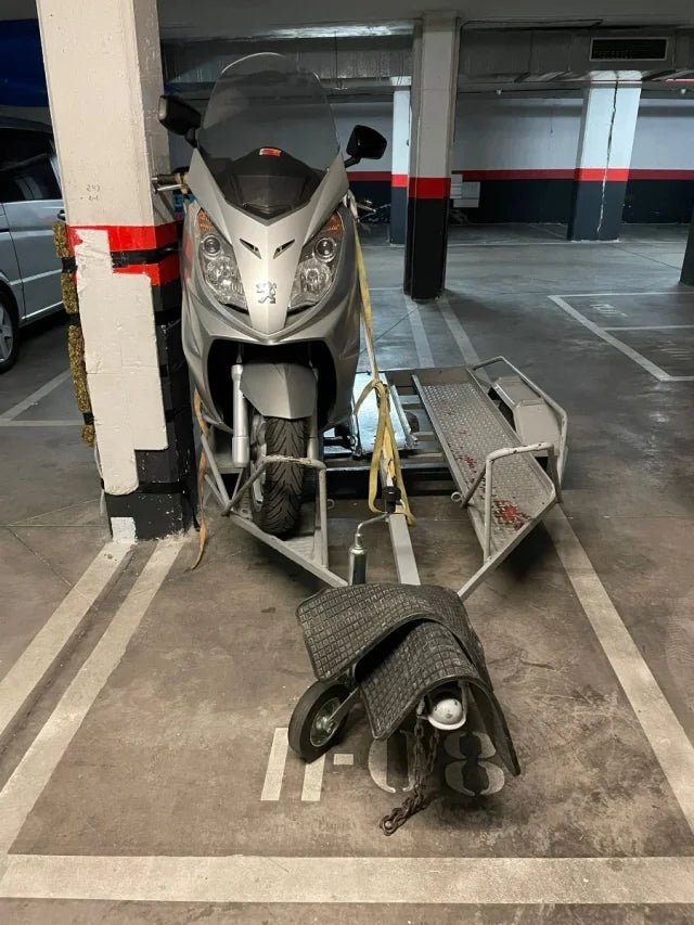 Rimorchio per moto con ruota di scorta Rimorchio progettato per trasportare