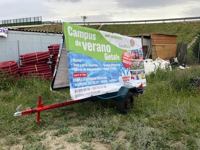 Rimorchio Pubblicitario – Due lati di 3×1,5m di spazio per cartellone