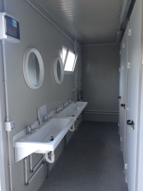 CONTENEDOR CON DUCHAS (DIM. 6,00 X 2,40 M)